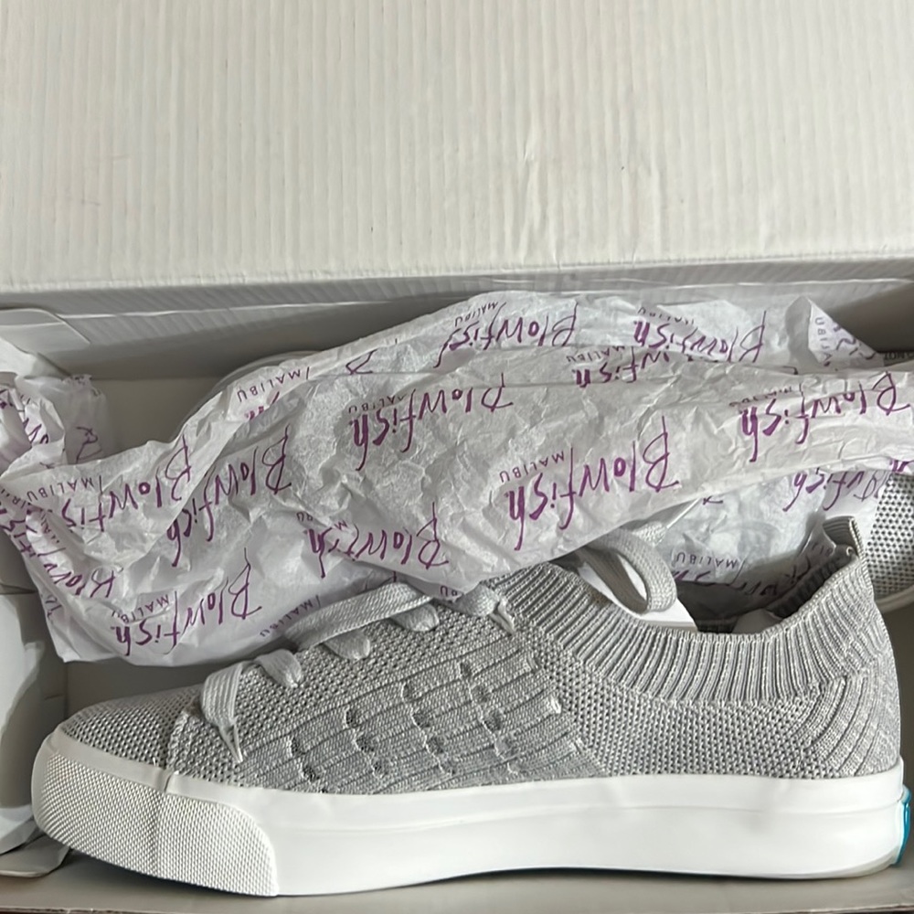 🔹Never Worn 
🔹Brand New 
🔹Size 6 - Blowfish